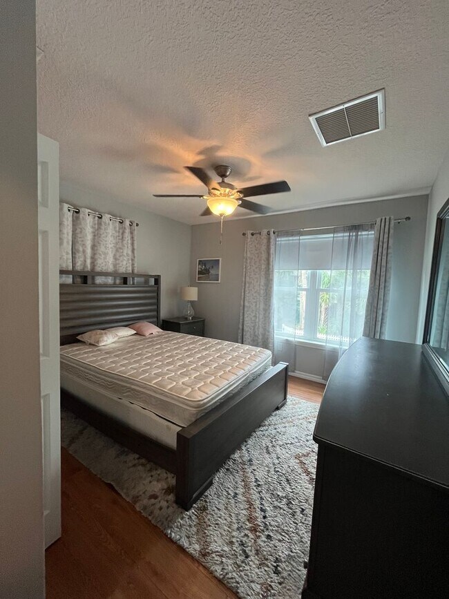 Building Photo - Flagler Beach 2BR/1.5BA Fully Furnished Upstairs Apartment – Across from the Ocean