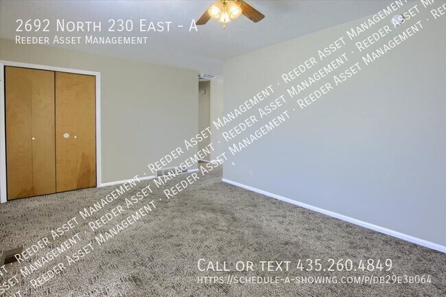 Building Photo - Large 2 Bed/1 Bath Upstairs Apartment In N...