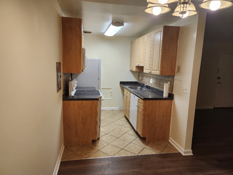 Building Photo - 1005 Chillum Rd