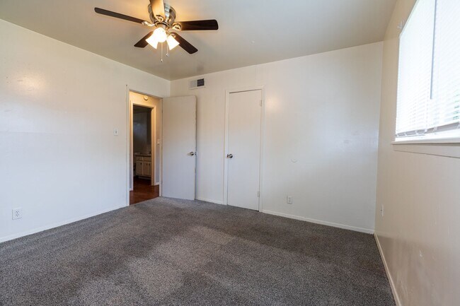 Building Photo - 1304 N Irvington Ave