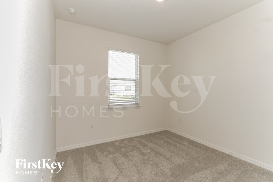 Building Photo - 331 Corbel Ln