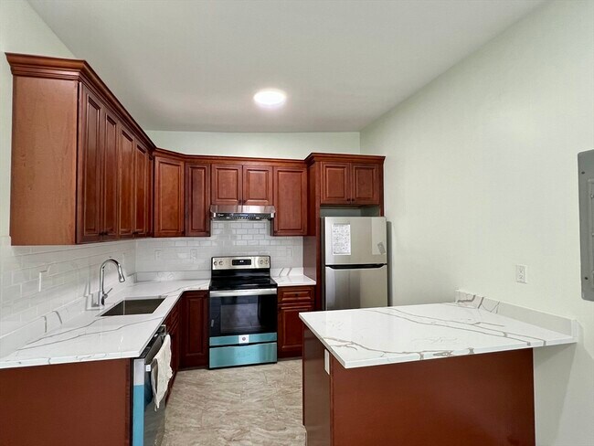 Building Photo - 343 Highland Ave