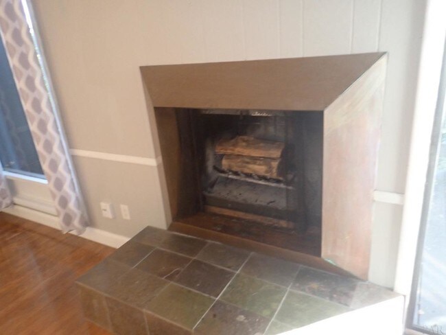 Building Photo - 12 Hillbrook Way