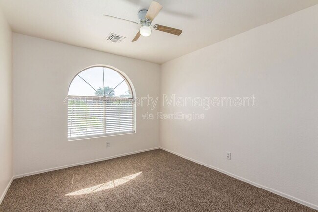 Building Photo - 2320 W Allens Peak Dr