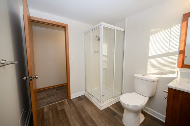 Building Photo - 1220-4 1/2 4 1/2 St NW