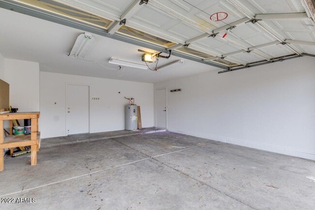 Building Photo - 8639 W Fullam St