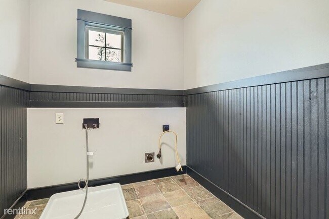 Building Photo - 4 br, 3.5 bath House - 2814 Prado Lane