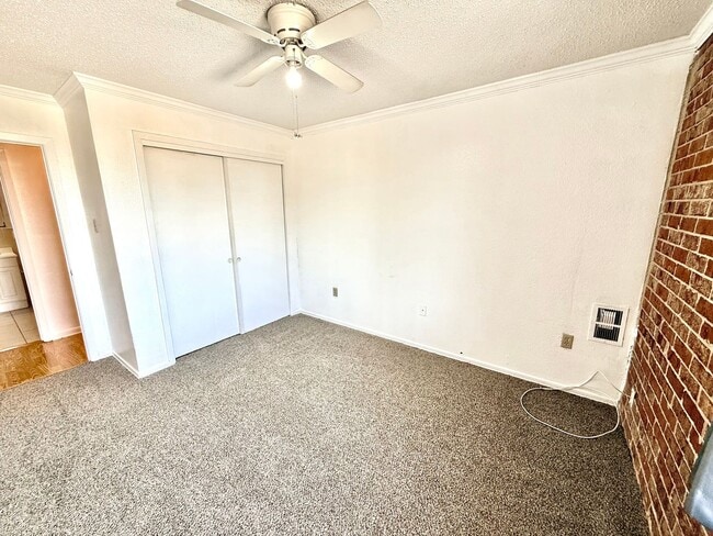 Building Photo - Three Bedroom Home with Spacious Bedrooms