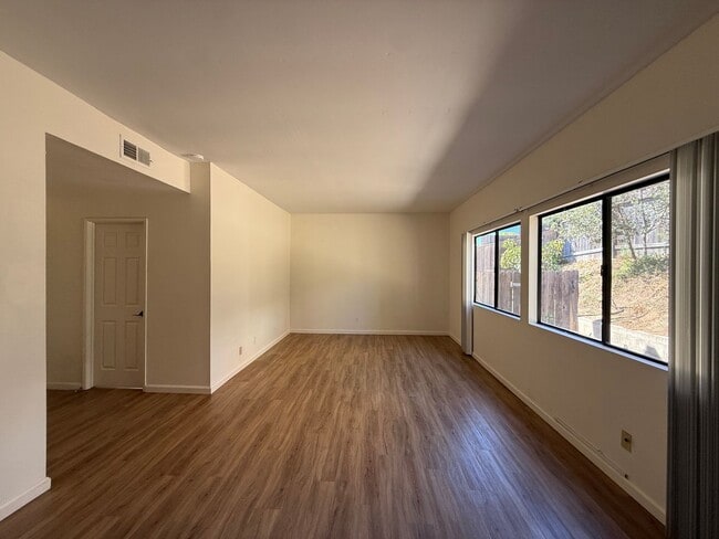 Building Photo - Located in Bauer Estates Near The Country ...