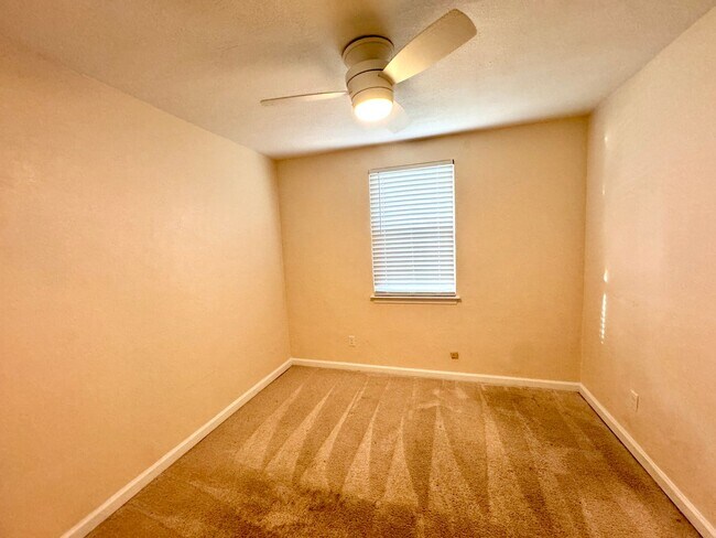 Building Photo - Beautiful Ranch Style Home