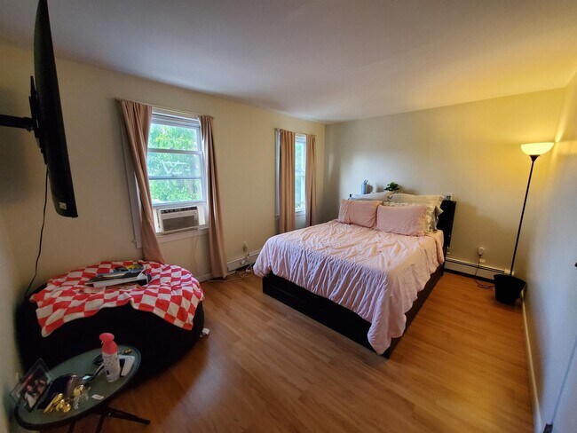 Building Photo - 16 Mechanic St