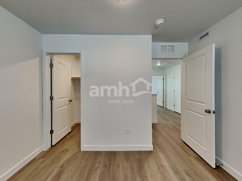 Building Photo - 9737 W Luxton Ln