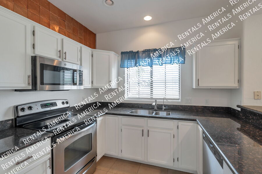 Building Photo - 9253 N Firebrick Dr