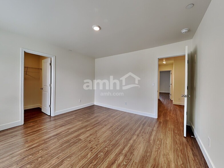 Building Photo - 10613 138th St E