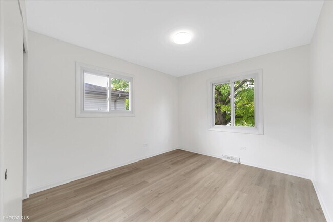 Building Photo - 14813 Holly Ct