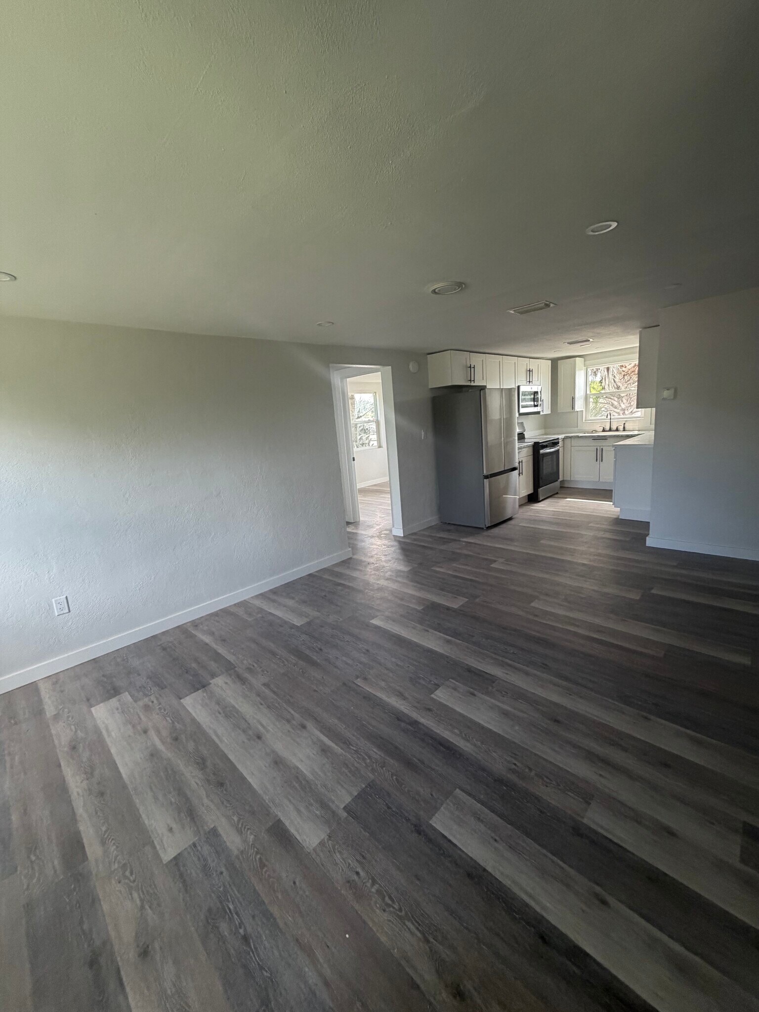 Building Photo - 1302 Clearlake Rd