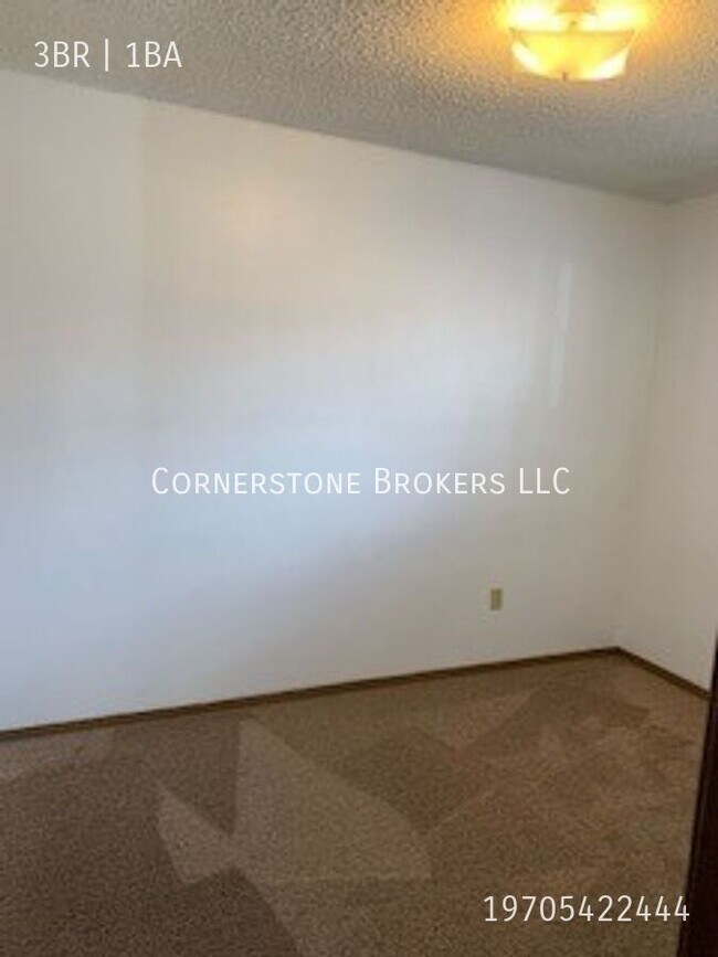 Building Photo - 624 Maple St