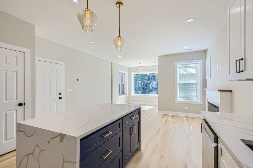 Building Photo - 4908 N Rockwell St