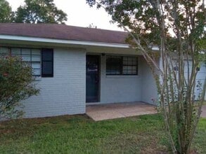 Building Photo - Pirate Cove Apartments D3-D4