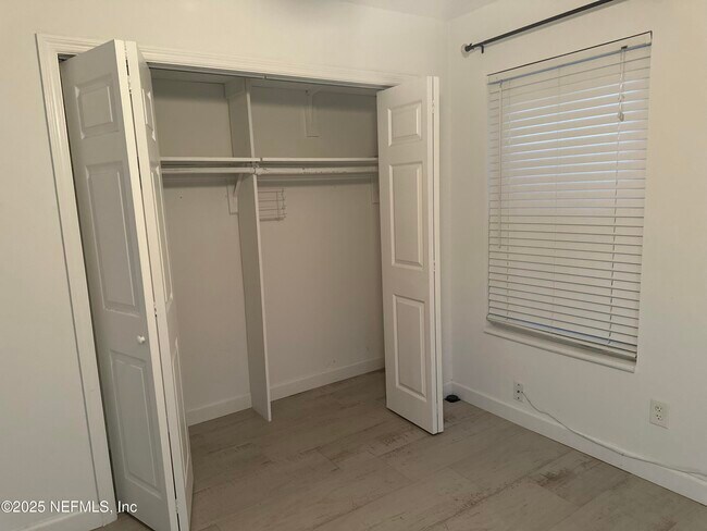 Building Photo - 7335 Floral Ridge Dr