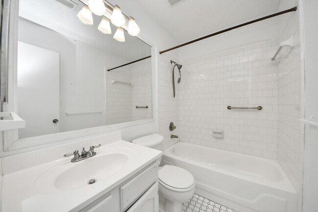 Building Photo - 17003 Amidon Dr