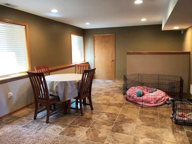 Building Photo - Fenced-in Yard + West Side of Manhattan + Washer & Dryer Included + 2-Car Garage! Available July ...