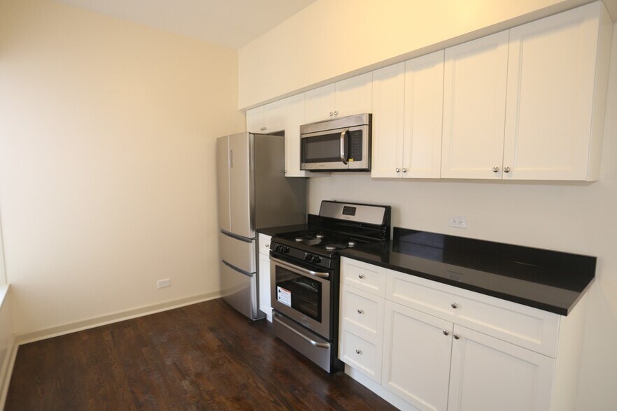 Building Photo - 1315 W Leland Ave