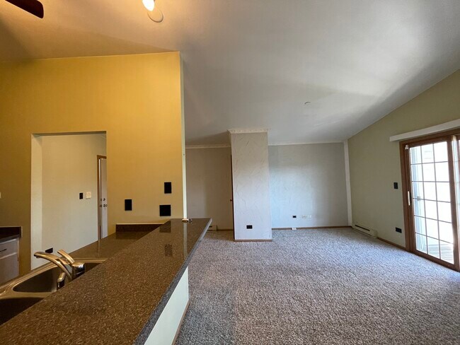 Building Photo - 1375 Cunat Ct