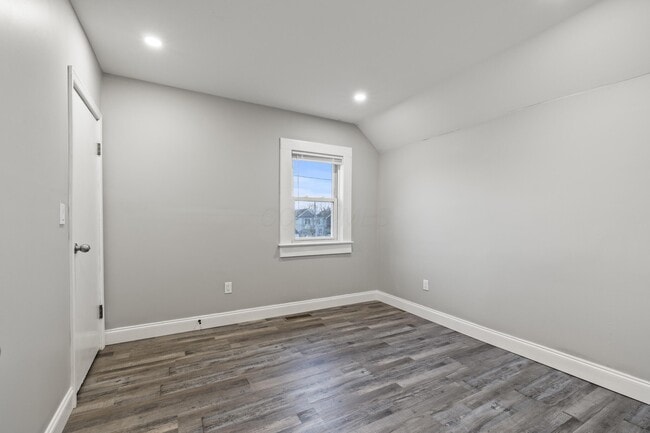 Building Photo - 1736 Bruck St