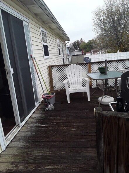 Building Photo - 1211 Redbud St