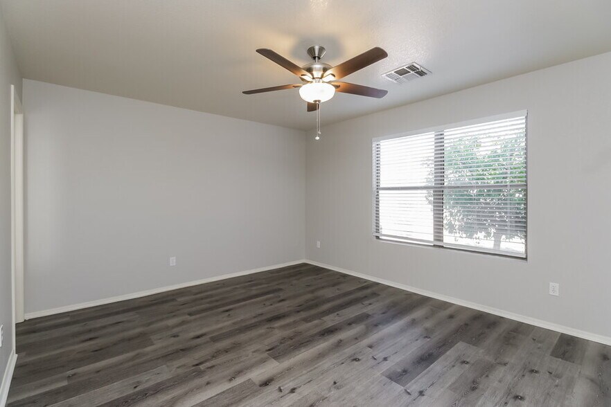 Building Photo - 10442 E Arcadia Ave