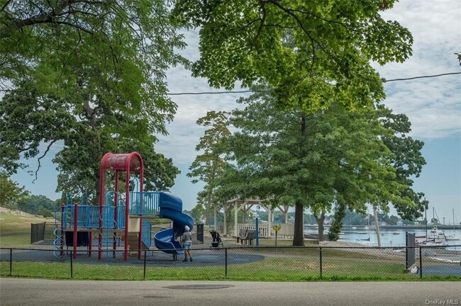 Building Photo - 437 Pelham Rd