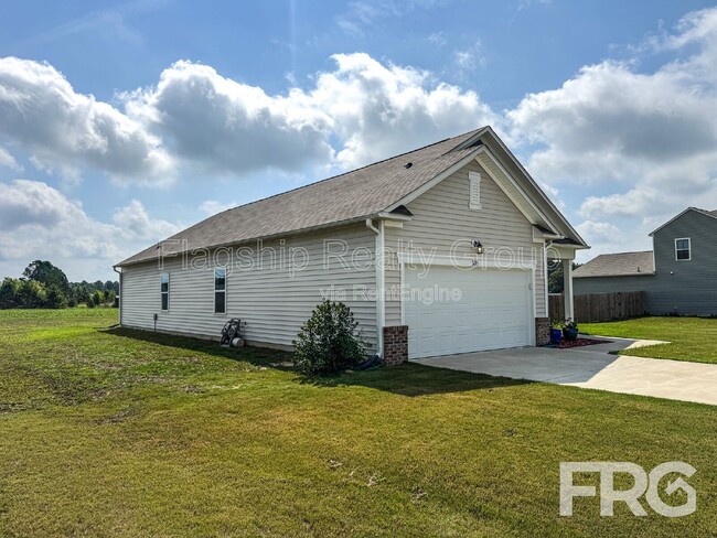 Building Photo - 303 Kenison Way