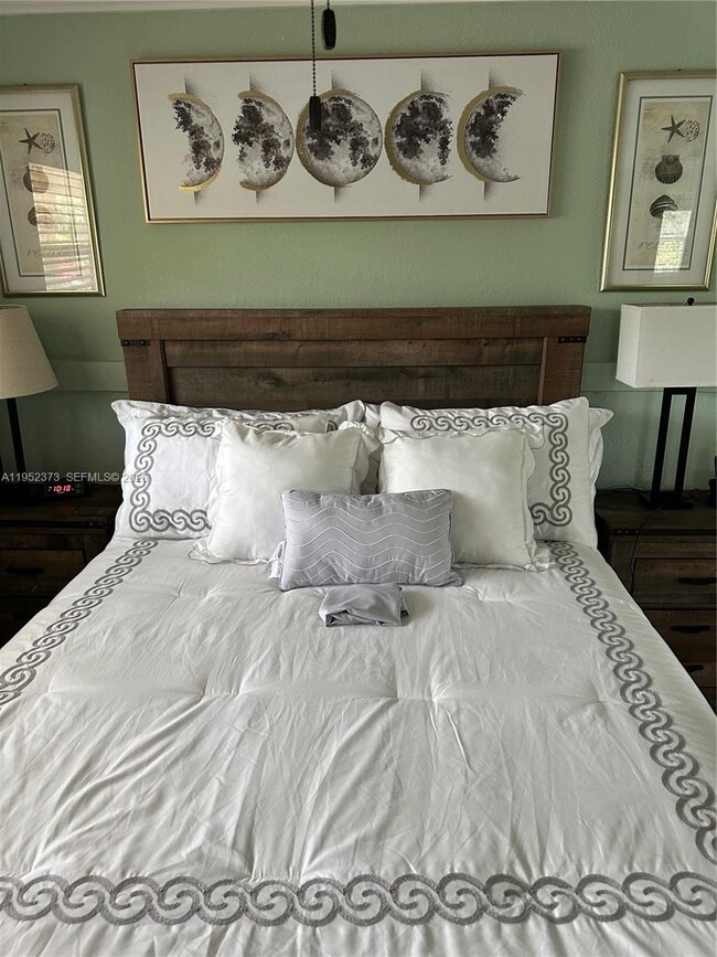 Building Photo - 6018 Plunkett St