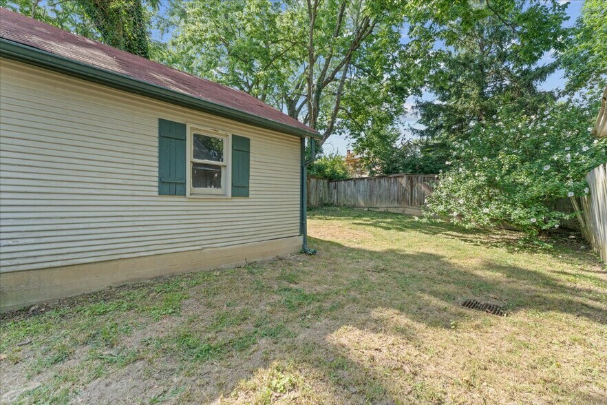 Building Photo - 3126 Mapleleaf Ave