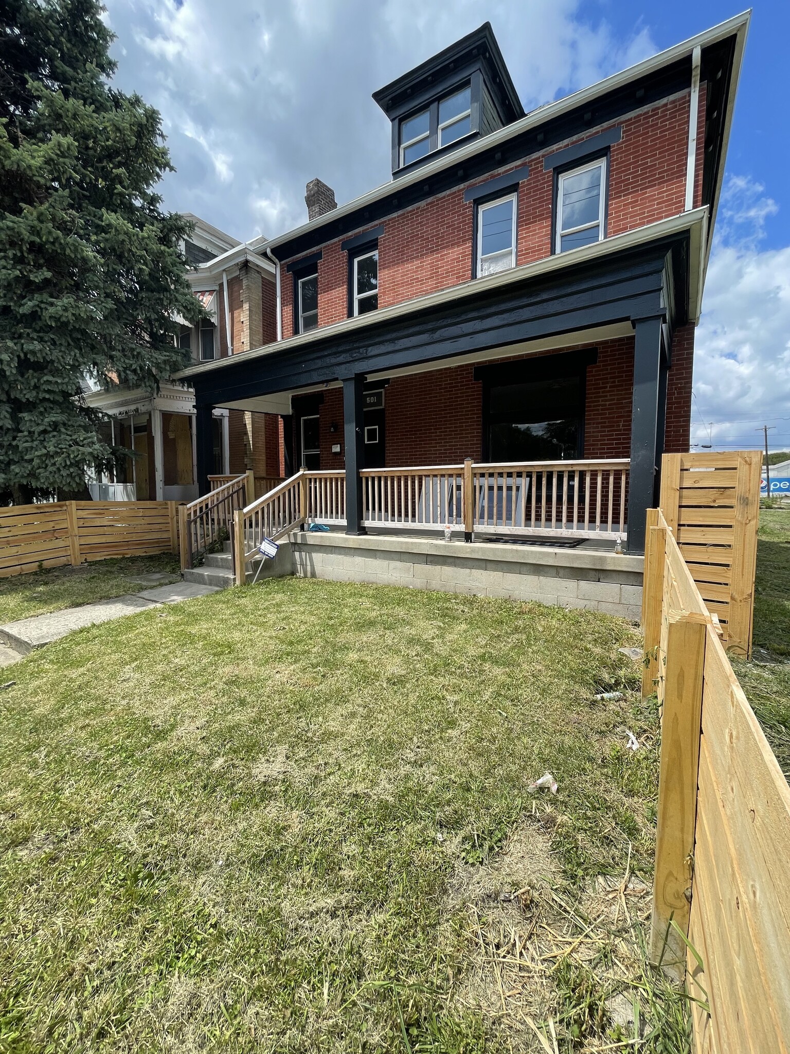 Building Photo - 501 Saint Clair Ave