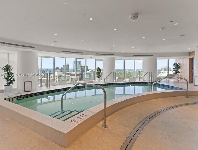 Building Photo - 300 Biscayne Boulevard Way