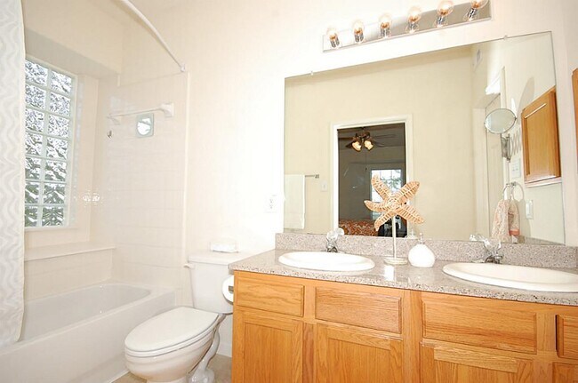 Building Photo - 6607 Lake Woodlands Dr
