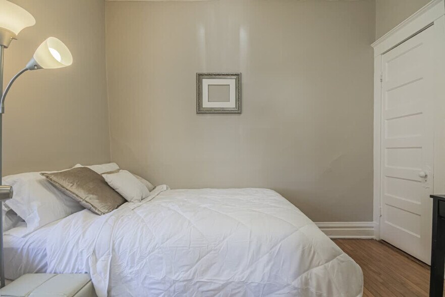 Building Photo - 839 Dunlop Ave