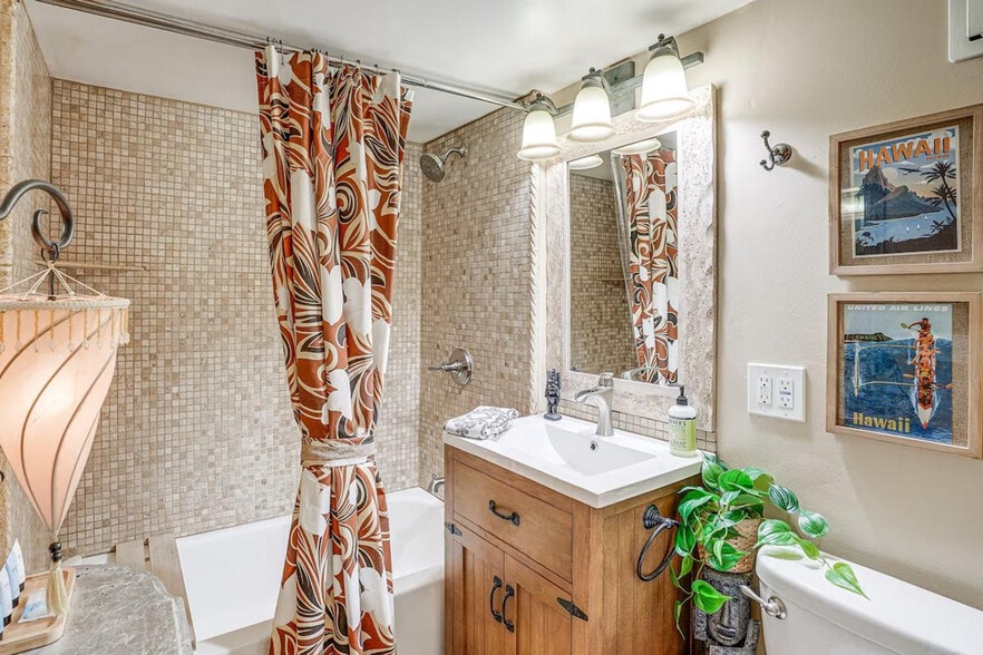 Building Photo - 649 El Centro Rd