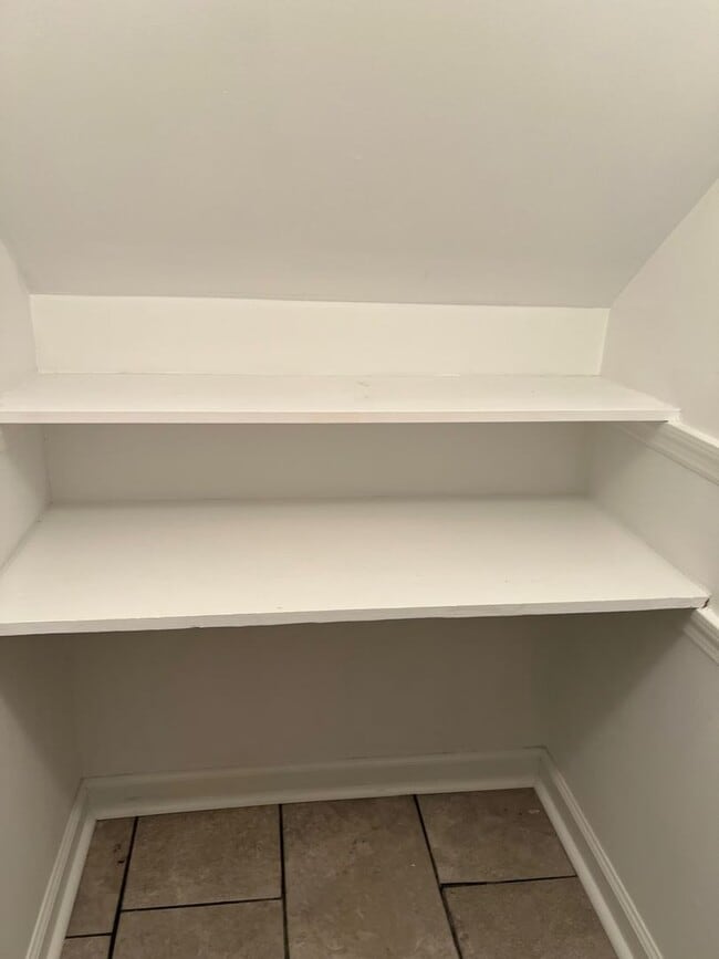 Building Photo - 2 bedroom/2.5 bath Condo Kingsport, TN