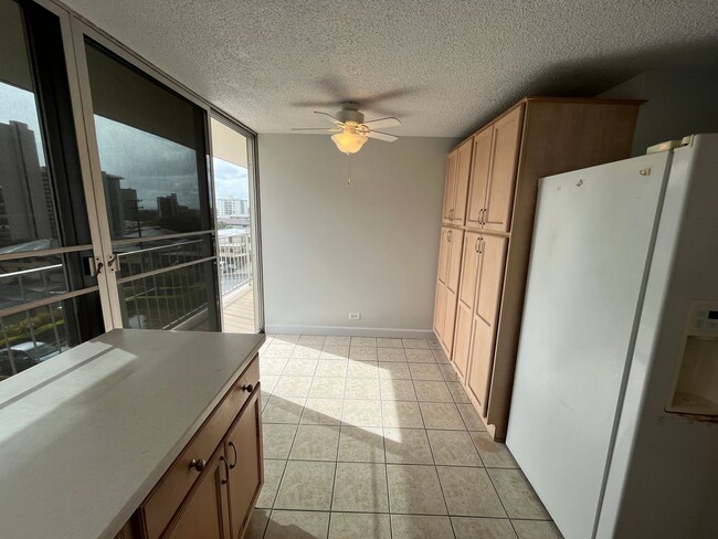 Building Photo - Academy Tower (Ward Ave/Honolulu) - 2 bedr...