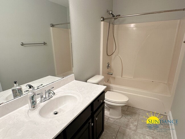 Building Photo - Beautiful 4-Bedroom Brick Home in Misty Meadows, Navarre!