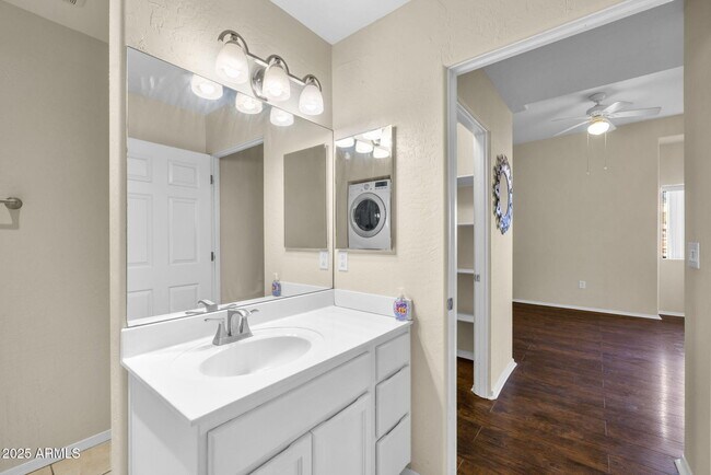 Building Photo - 16354 E Palisades Blvd