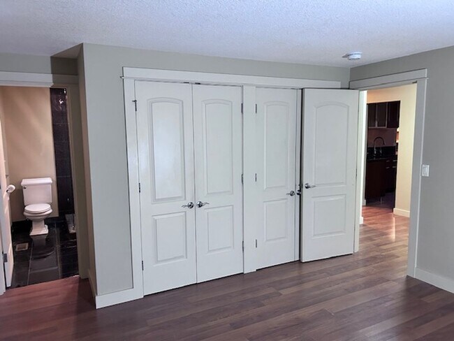 Building Photo - Burnt Bridge Creek 4 bedroom- Single Level