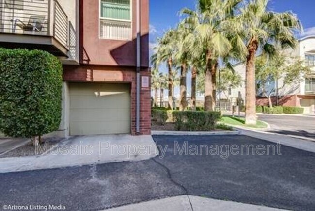 Building Photo - 525 W Lakeside Dr