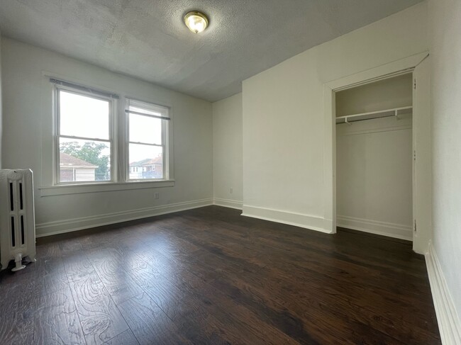 2nd floor west bedroom, looking from doorway - 5859 Nicholson St