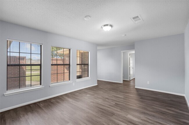 Building Photo - 1421 16th Ave N
