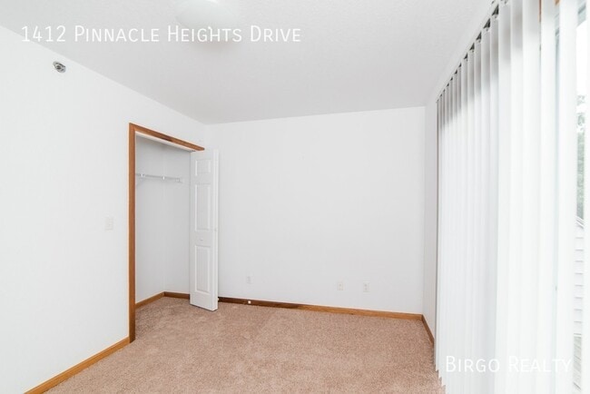 Building Photo - Move in Special! First Month's Rent is Fre...