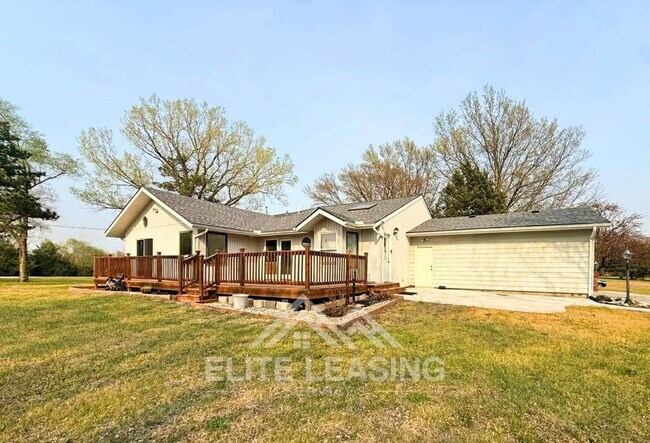 Building Photo - Luxury Living in Auburn